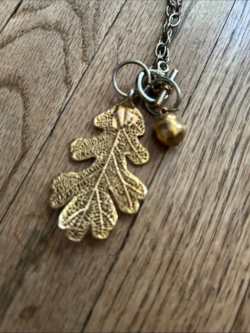 Delicate Gold Leaf and Acorn Pendant Necklace - Women Jewelry - Picture 4 of 6